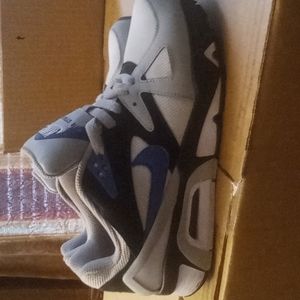 Nike Structure 5.5y boys